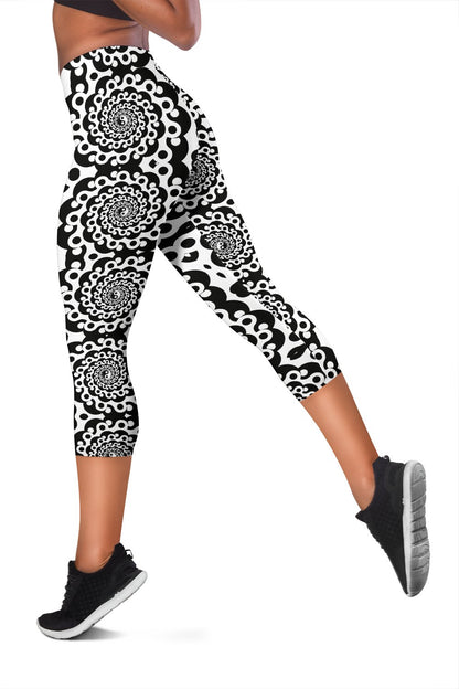 Yin Yang Spiral Design Print Women Capris